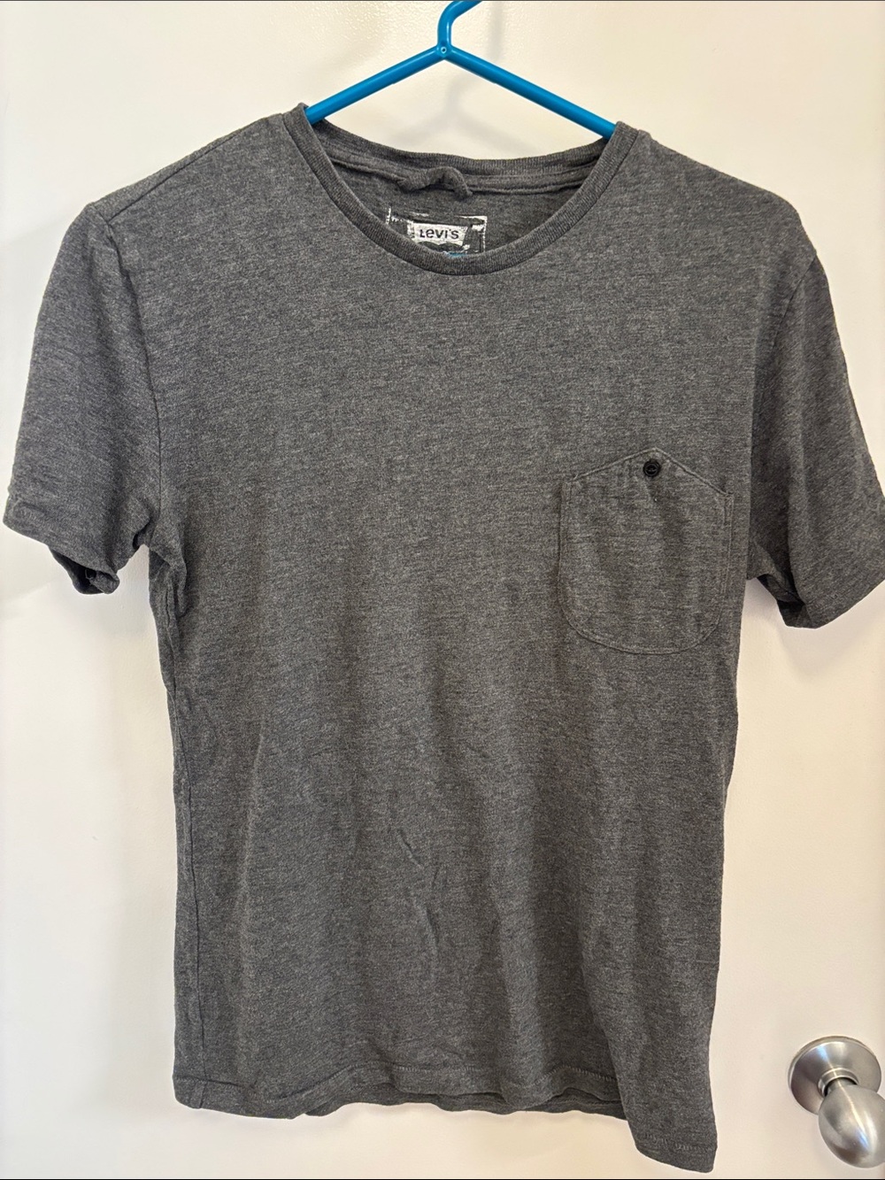 Levi's Men's Charcoal Gray Pocket Crew Tee